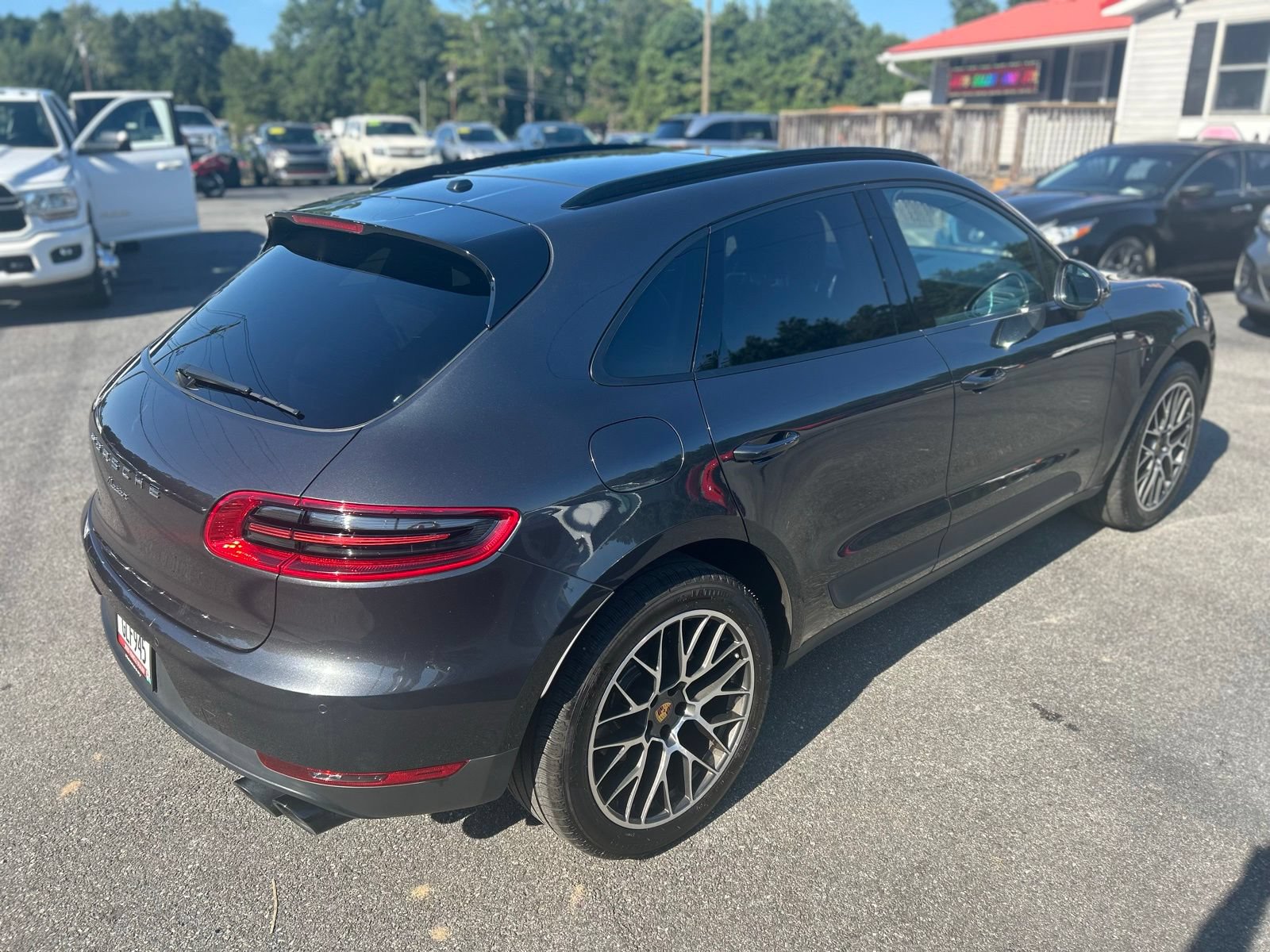 Used 2018 Porsche Macan Sport Edition AWD/4WD image 10