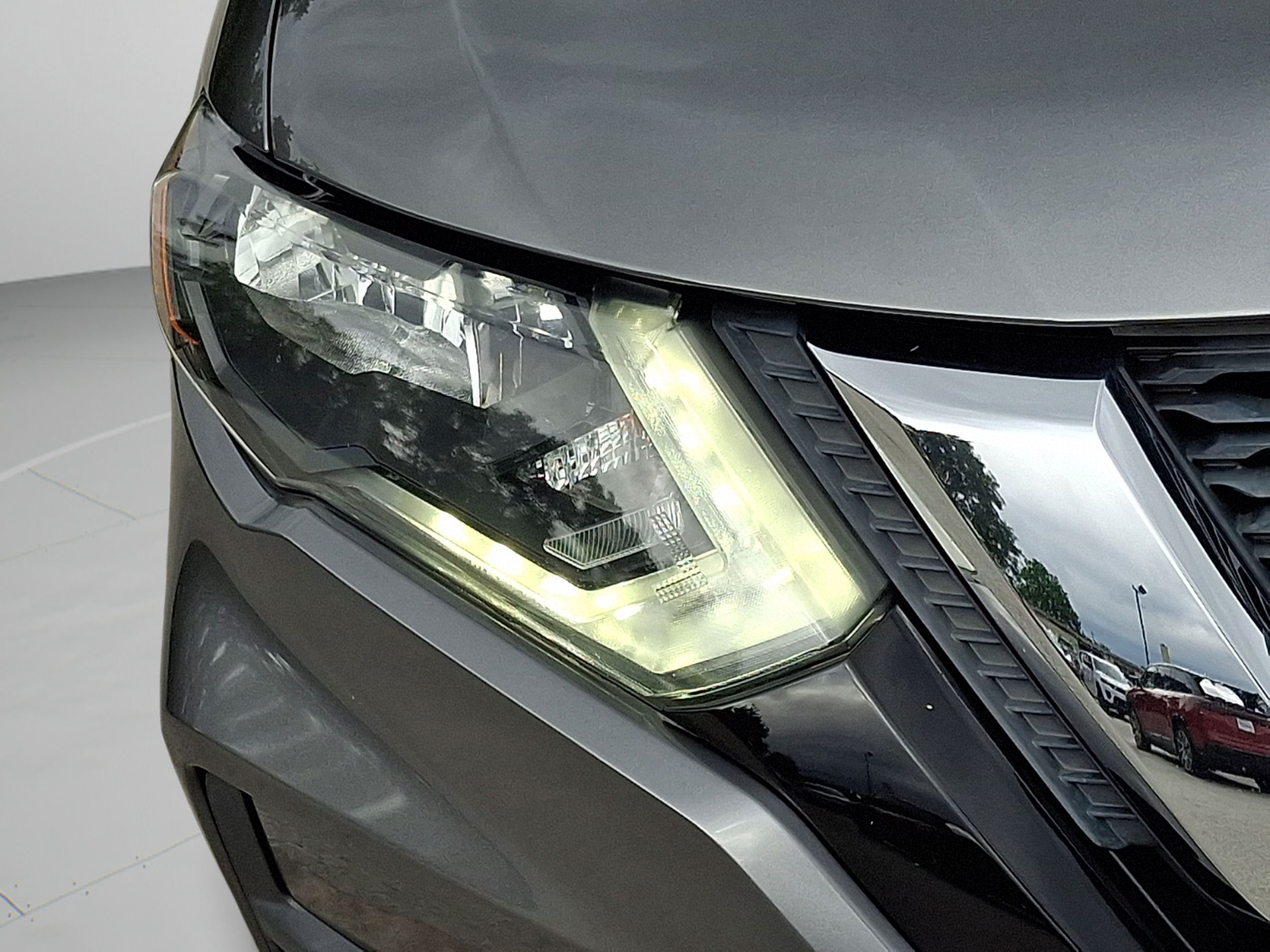 Used 2019 Nissan Rogue SV w/ Premium Package AWD/4WD image 9