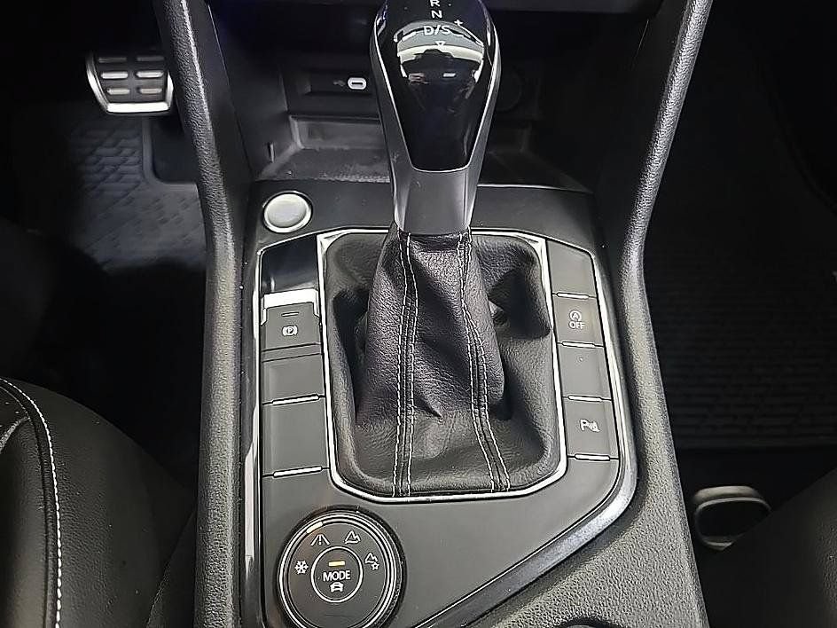 Used 2022 Volkswagen Tiguan SE R-Line AWD/4WD image 24