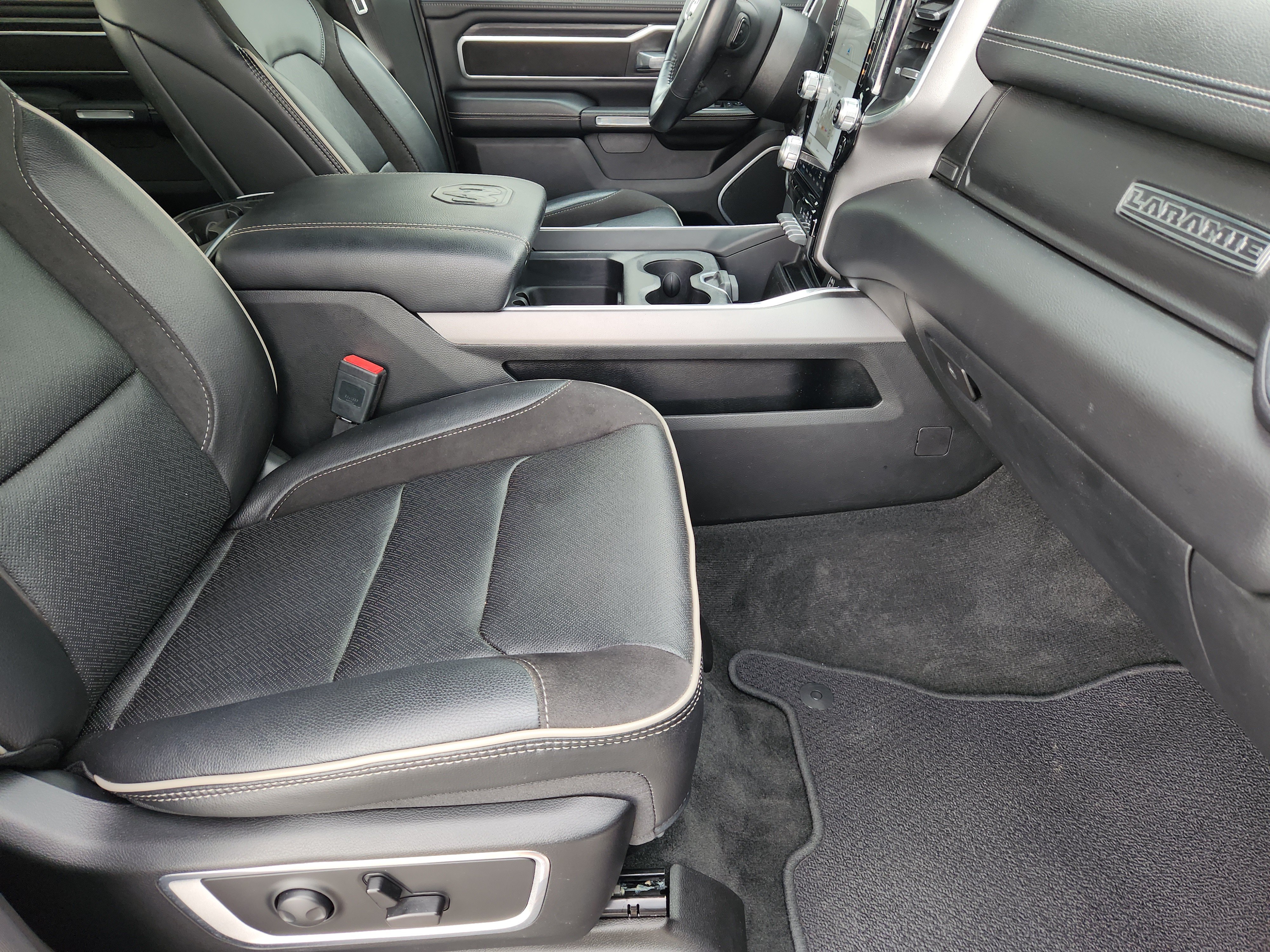 Used 2023 RAM 1500 Laramie AWD/4WD image 17
