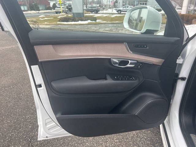 Used 2025 Volvo XC90 B6 Plus AWD/4WD image 17