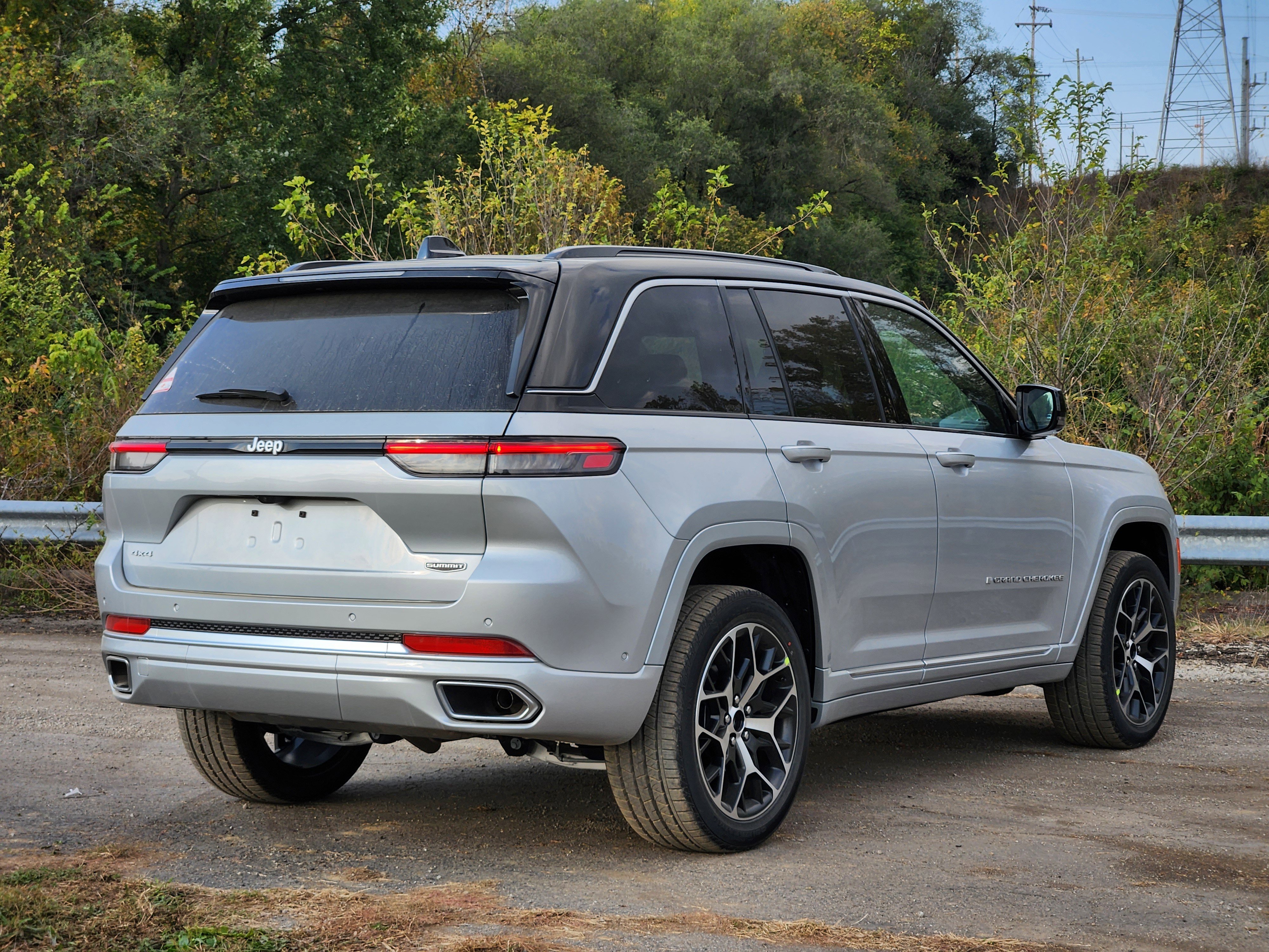 New 2025 Jeep Grand Cherokee Summit AWD/4WD image 13