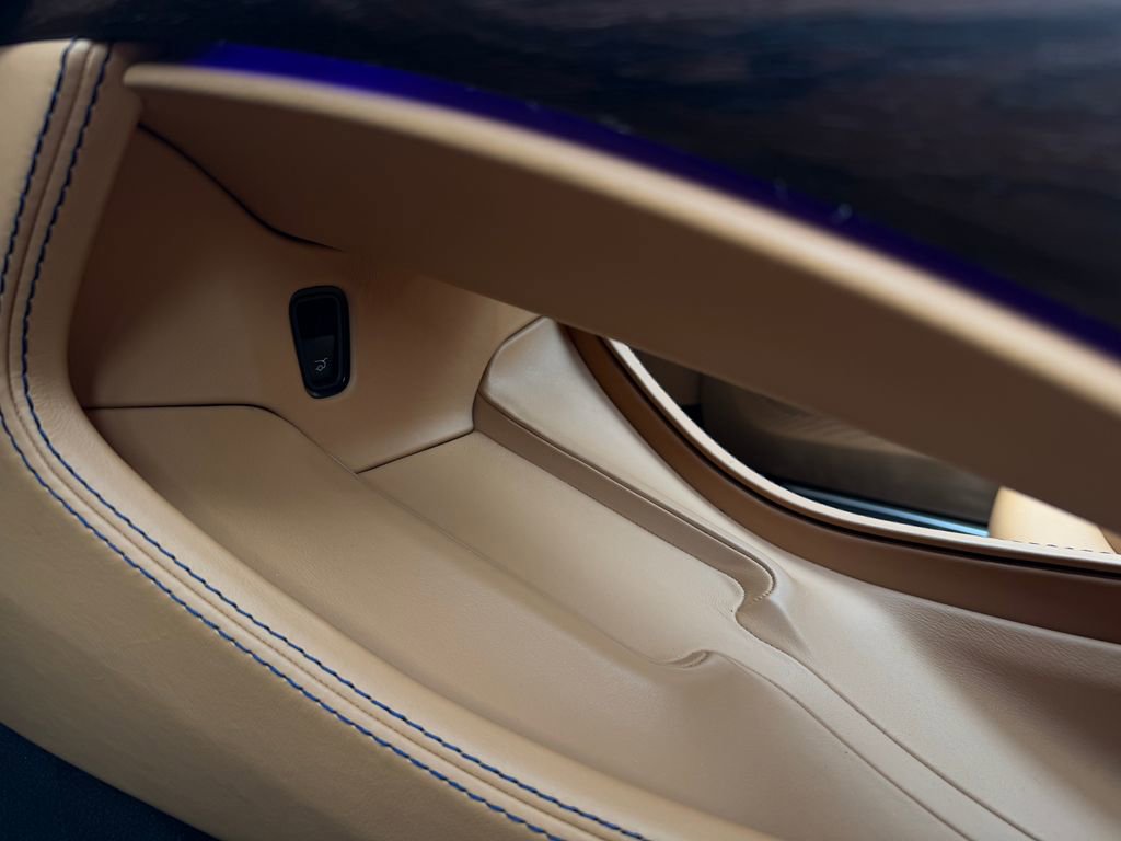 Used 2021 Aston Martin DBX image 31