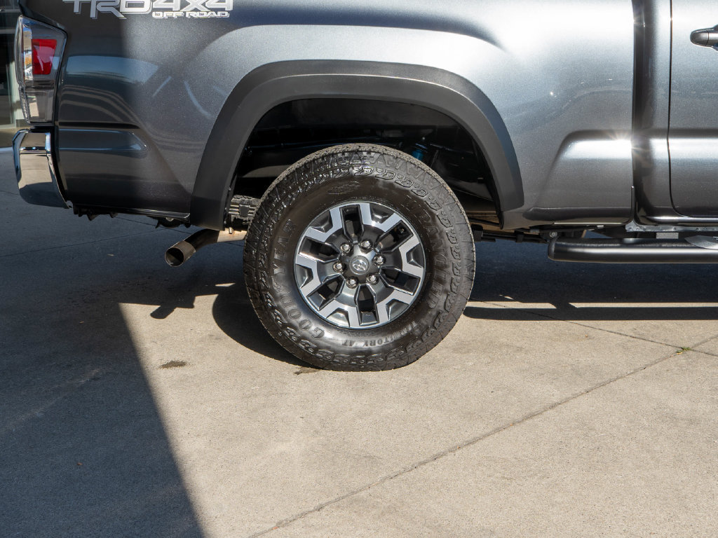 Used 2022 Toyota Tacoma TRD Off-Road AWD/4WD image 31