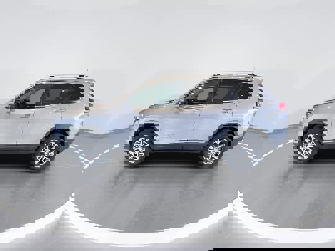 Used 2019 Jeep Cherokee Latitude Plus image 5