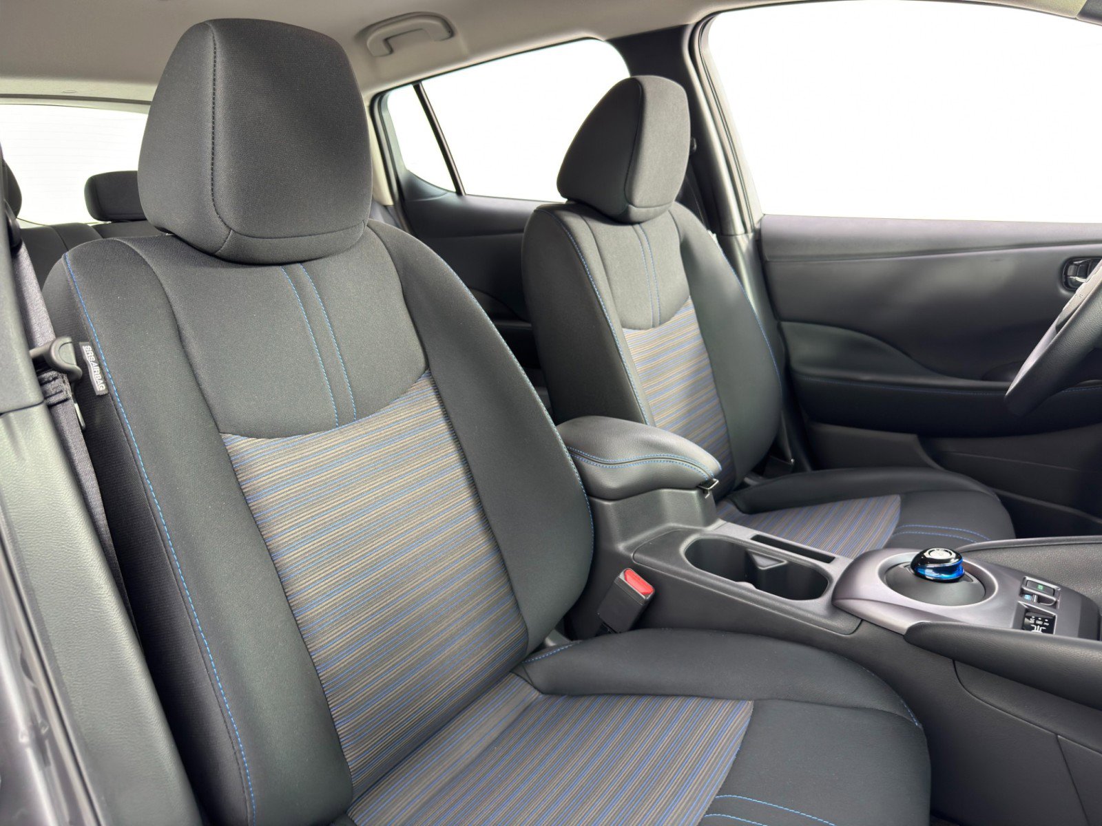 Used 2025 Nissan Leaf S image 29