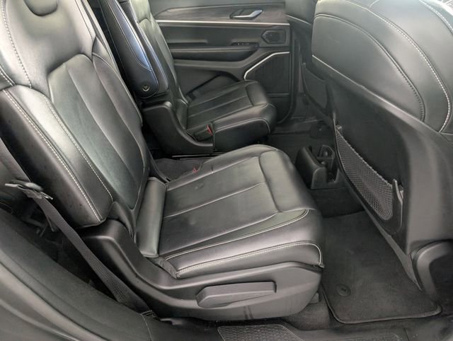 Used 2021 Jeep Grand Cherokee L Limited AWD/4WD image 32