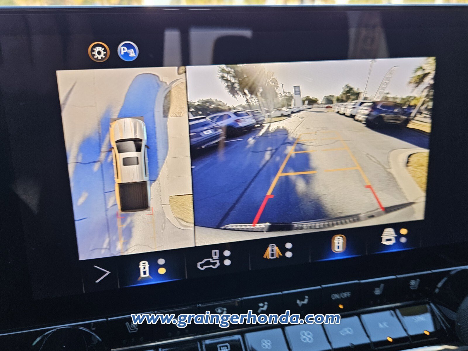 Used 2025 Chevrolet Colorado ZR2 w/ Technology Package image 16