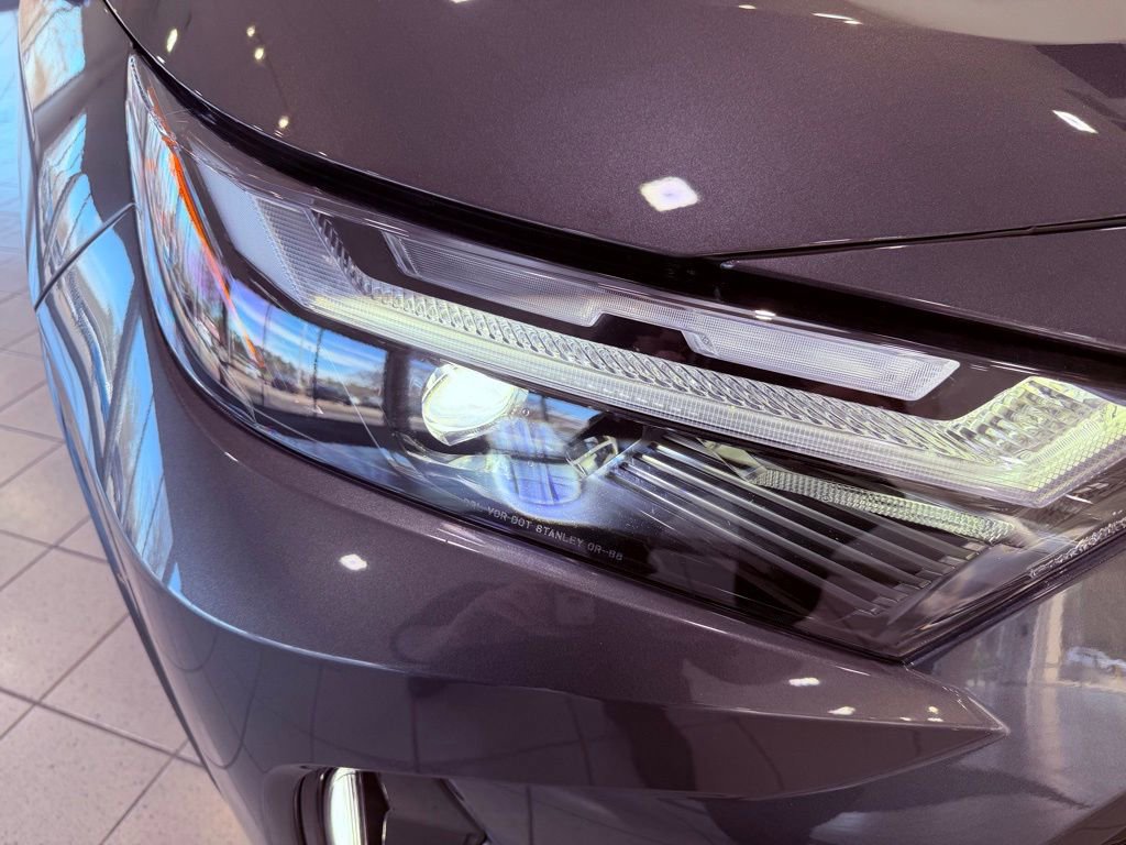 Used 2025 Toyota RAV4 XSE w/ Advanced Technology Package image 18