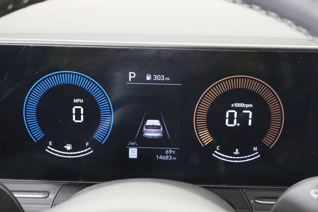 Used 2025 Hyundai Kona SEL image 11