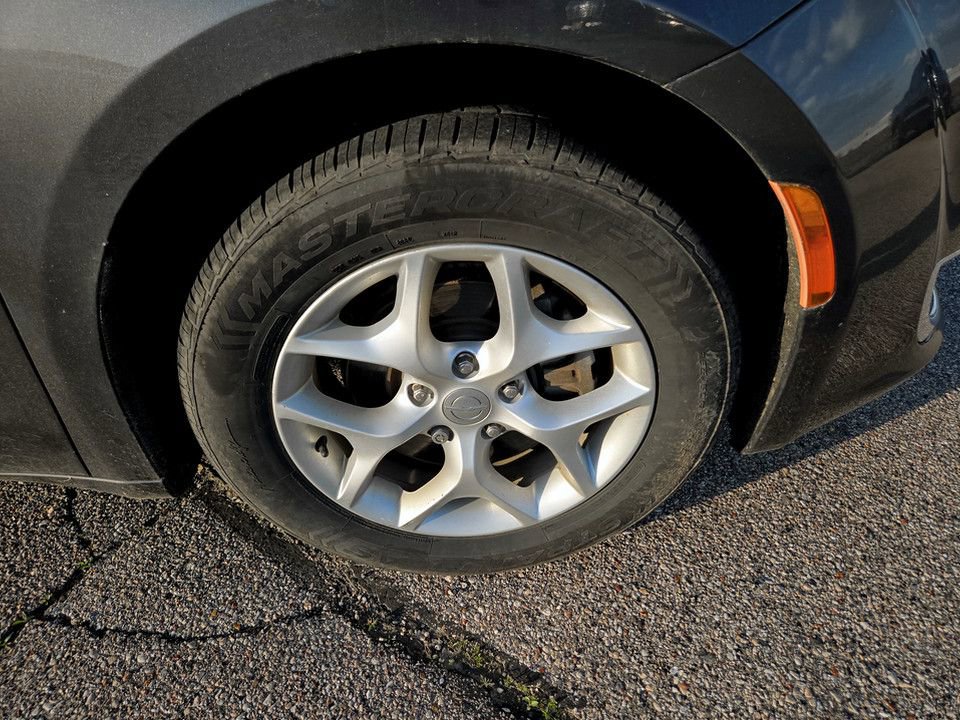 Used 2018 Chrysler Pacifica Touring Plus w/ Tire & Wheel Group FWD image 33