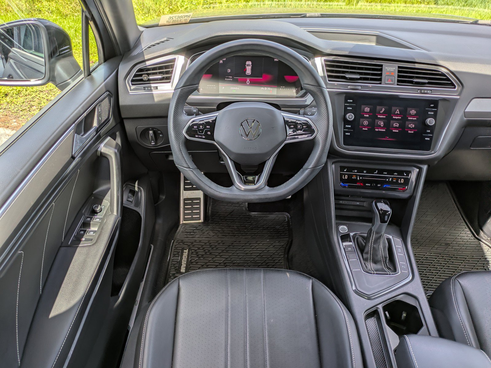 Used 2024 Volkswagen Tiguan SE R-Line FWD image 13