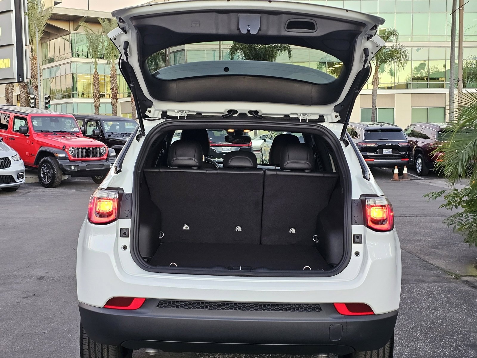 New 2026 Jeep Compass Latitude image 7