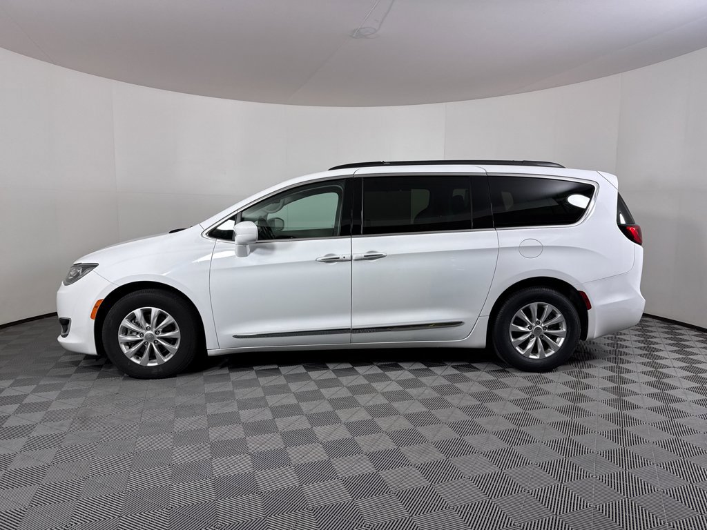 Used 2017 Chrysler Pacifica Touring-L image 15
