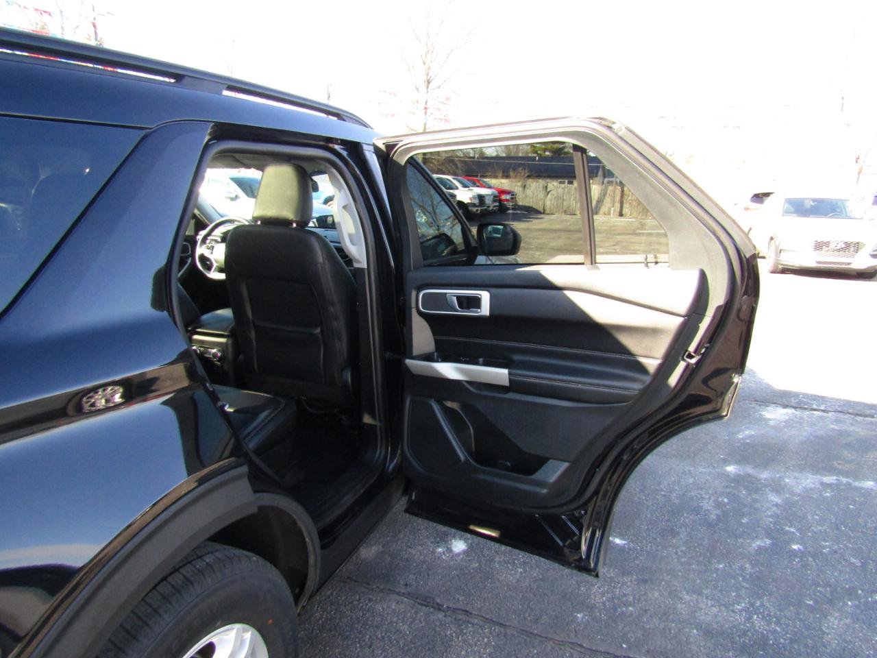 Used 2022 Ford Explorer XLT w/ Equipment Group 202A AWD/4WD image 27
