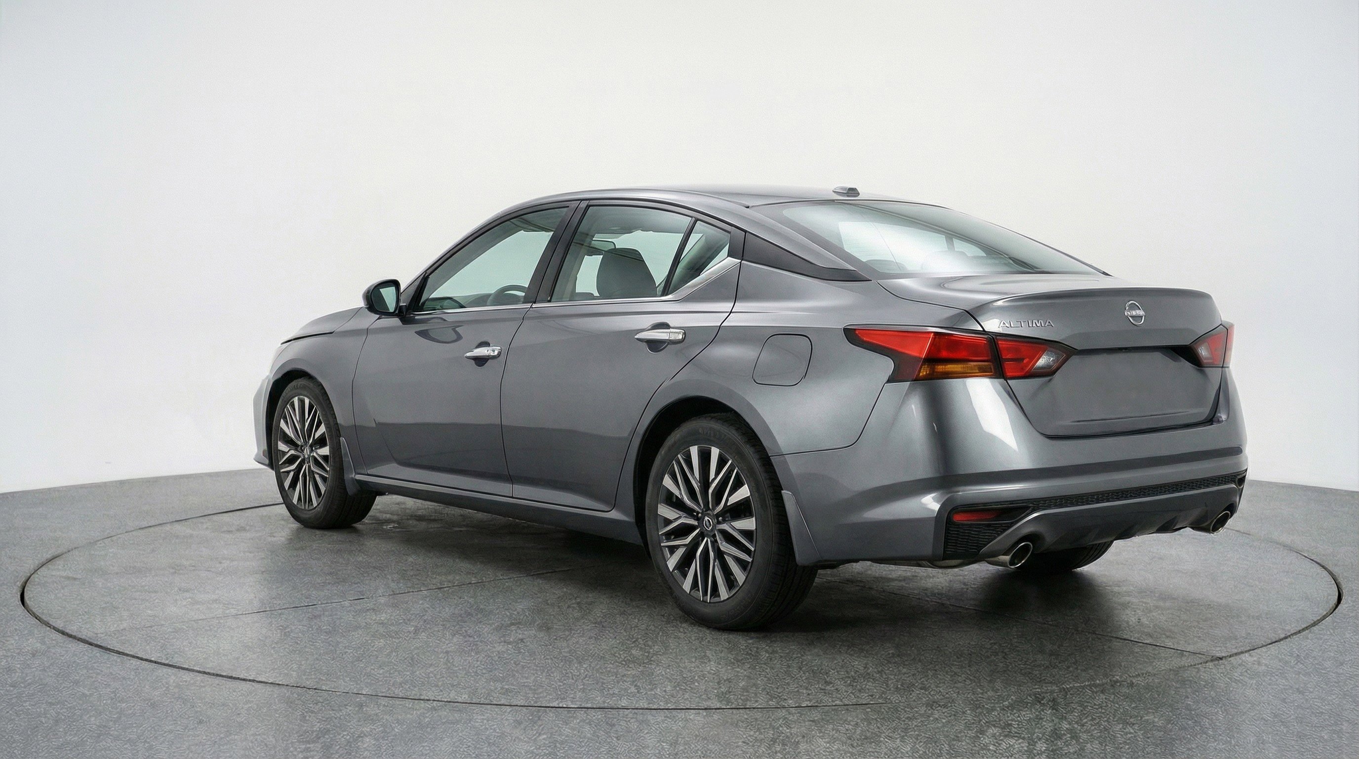 Used 2025 Nissan Altima 2.5 SV image 6