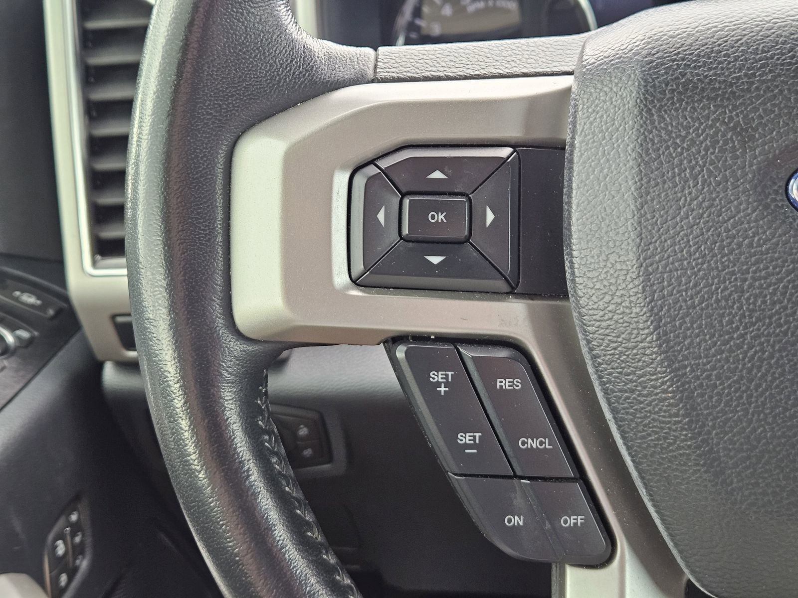 Used 2022 Ford F350 Lariat w/ Chrome Package image 26