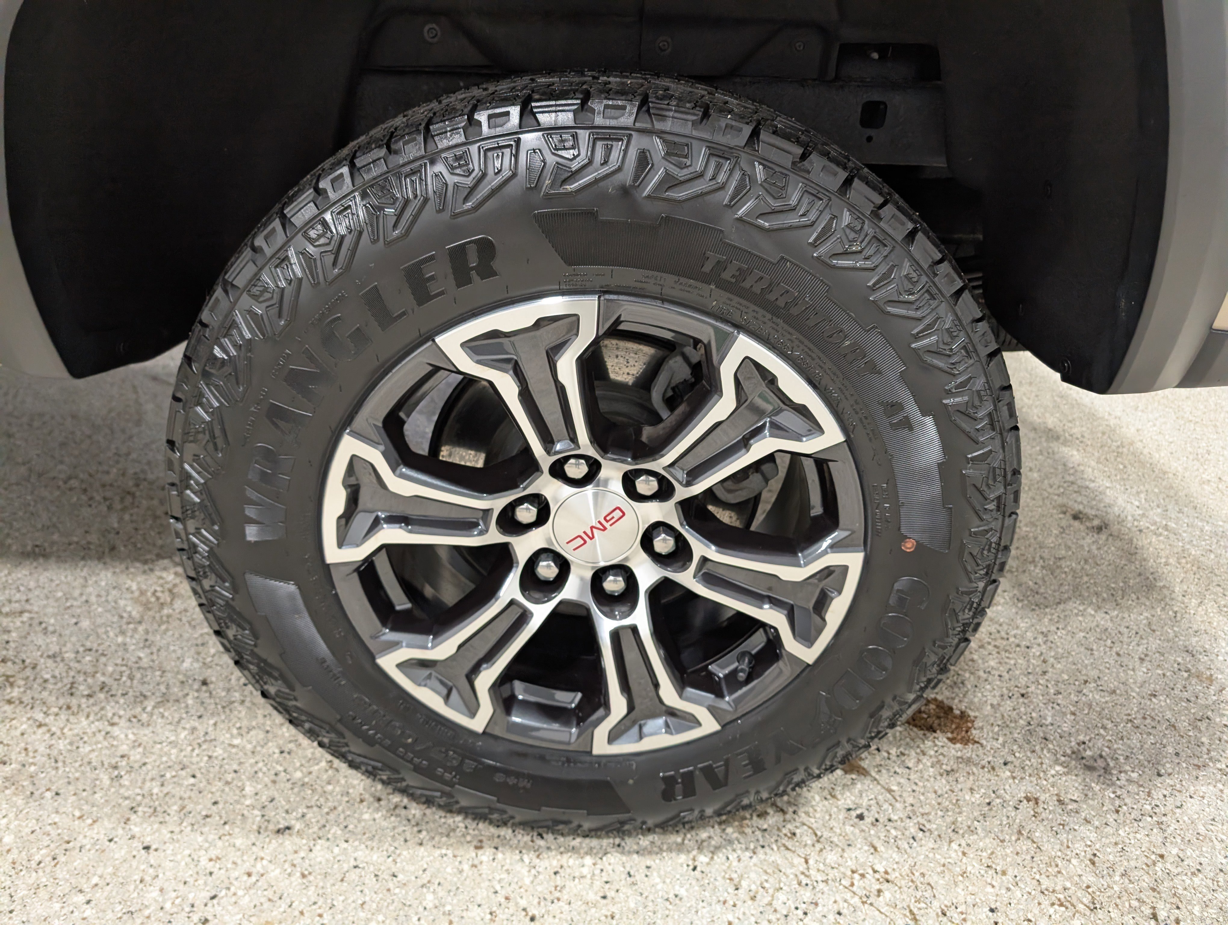 Used 2023 GMC Canyon AT4 w/ AT4 Premium Package image 10