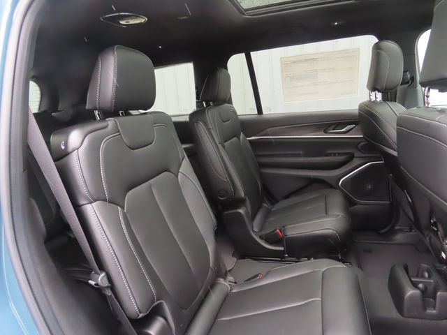 New 2026 Jeep Grand Cherokee L Limited w/ Limited Altitude Package AWD/4WD image 31