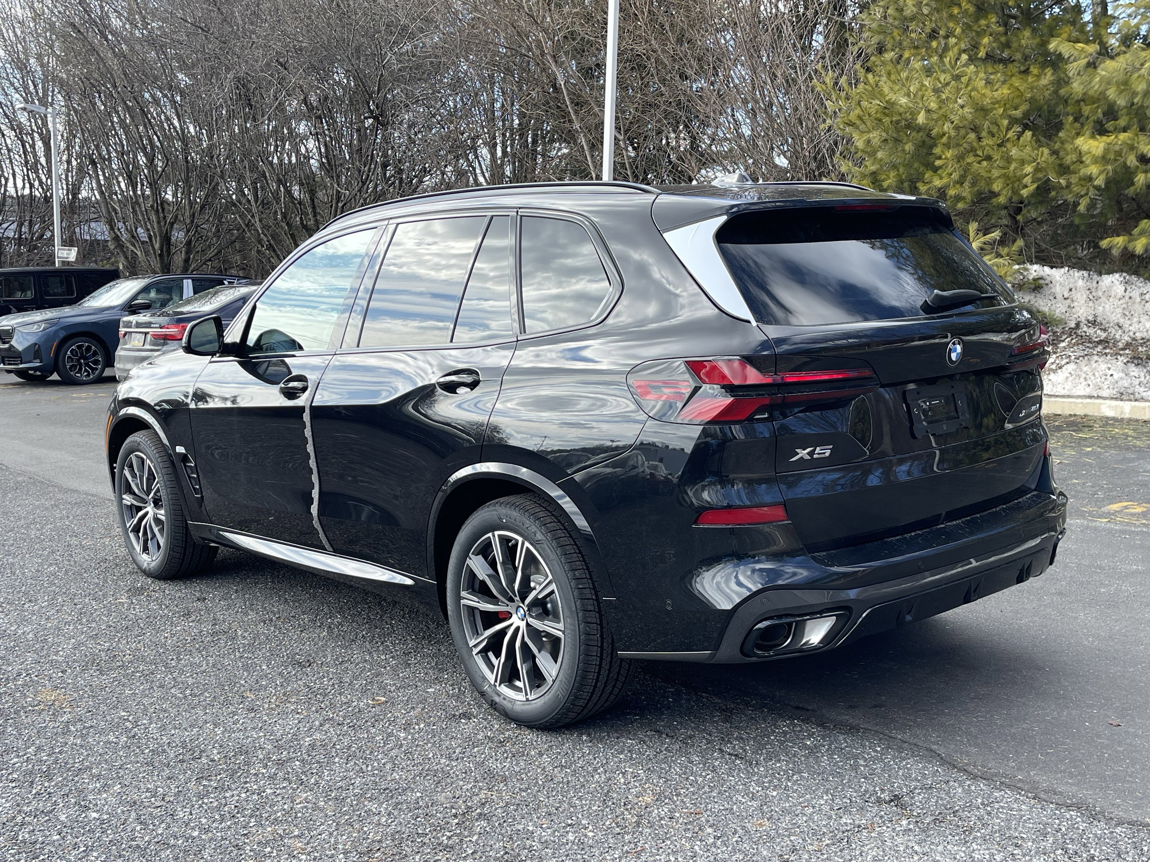New 2026 BMW X5 xDrive40i w/ M Sport Package AWD/4WD image 4