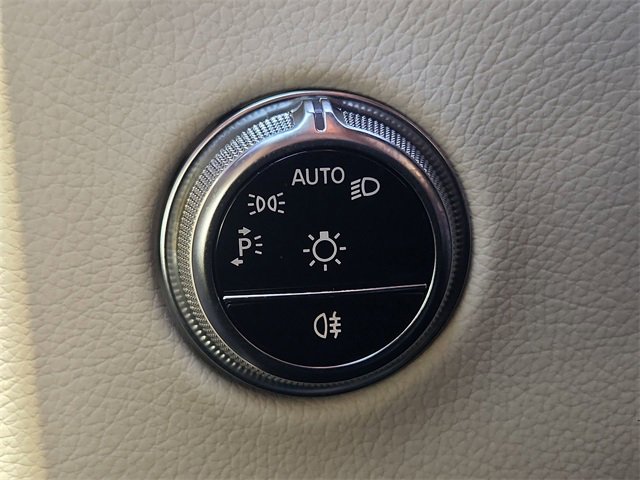 Used 2024 Mercedes-Benz GLC 300 4MATIC image 17