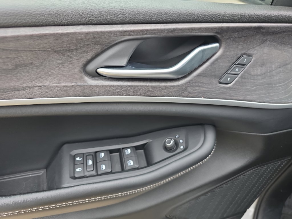 Used 2023 Jeep Grand Cherokee Limited image 23