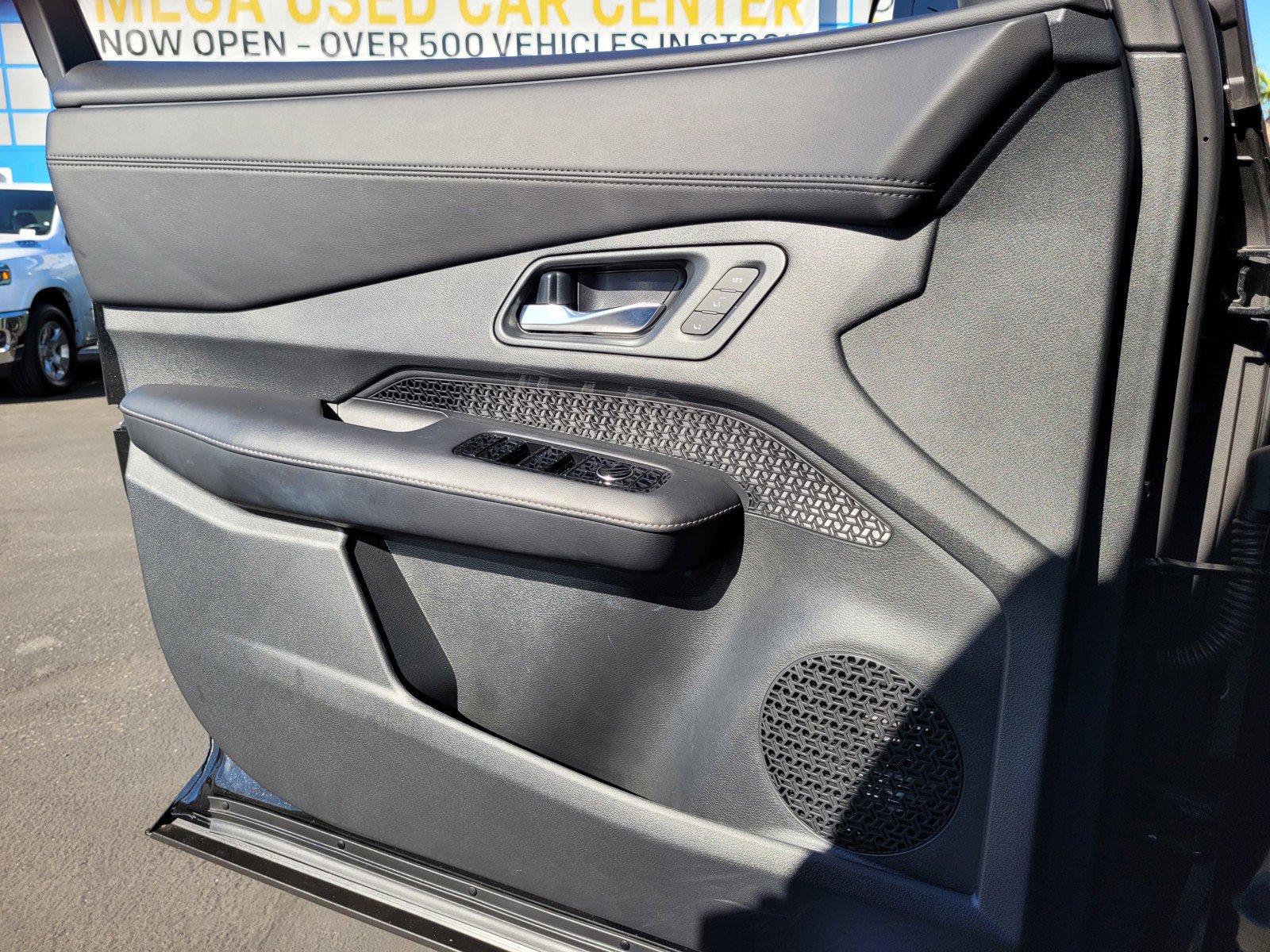 Used 2024 Nissan Ariya AWD image 25