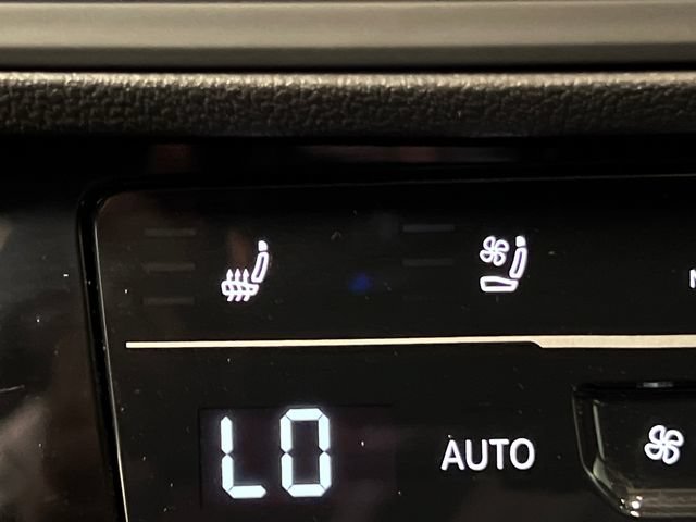 Certified 2025 Volkswagen Jetta SEL FWD image 26