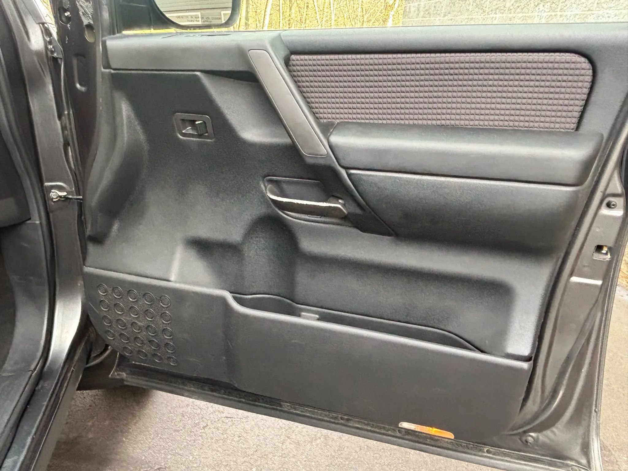 Used 2011 Nissan Titan SV w/ SV Value Truck Pkg image 14