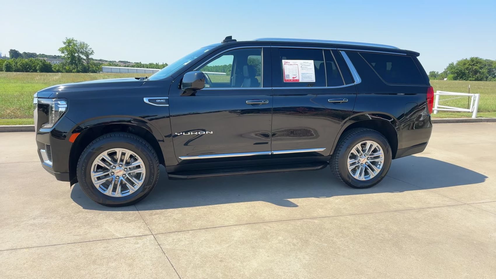 Used 2024 GMC Yukon SLT AWD/4WD image 6