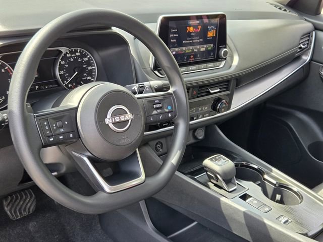 Used 2024 Nissan Rogue SV FWD image 8