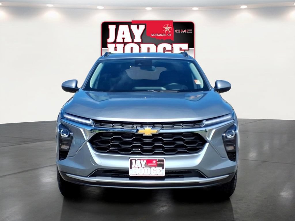 Used 2025 Chevrolet Trax LT w/ Driver Confidence Package FWD image 2