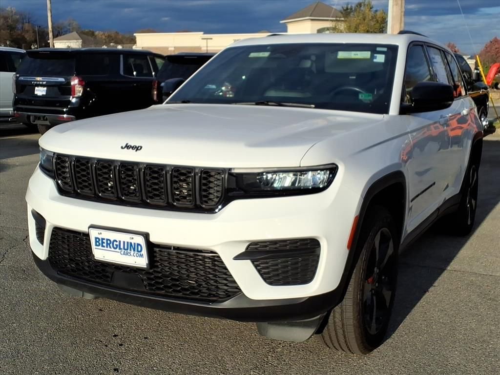 Used 2023 Jeep Grand Cherokee Limited w/ Luxury Tech Group II image 9