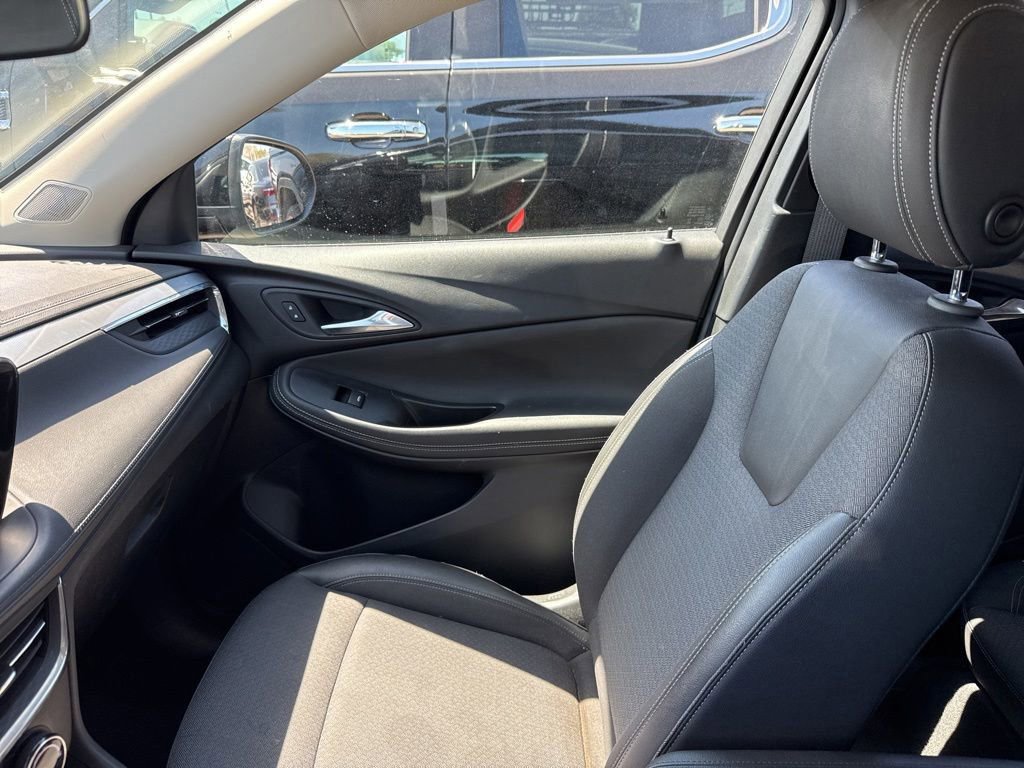 Used 2025 Buick Encore GX Preferred FWD image 11