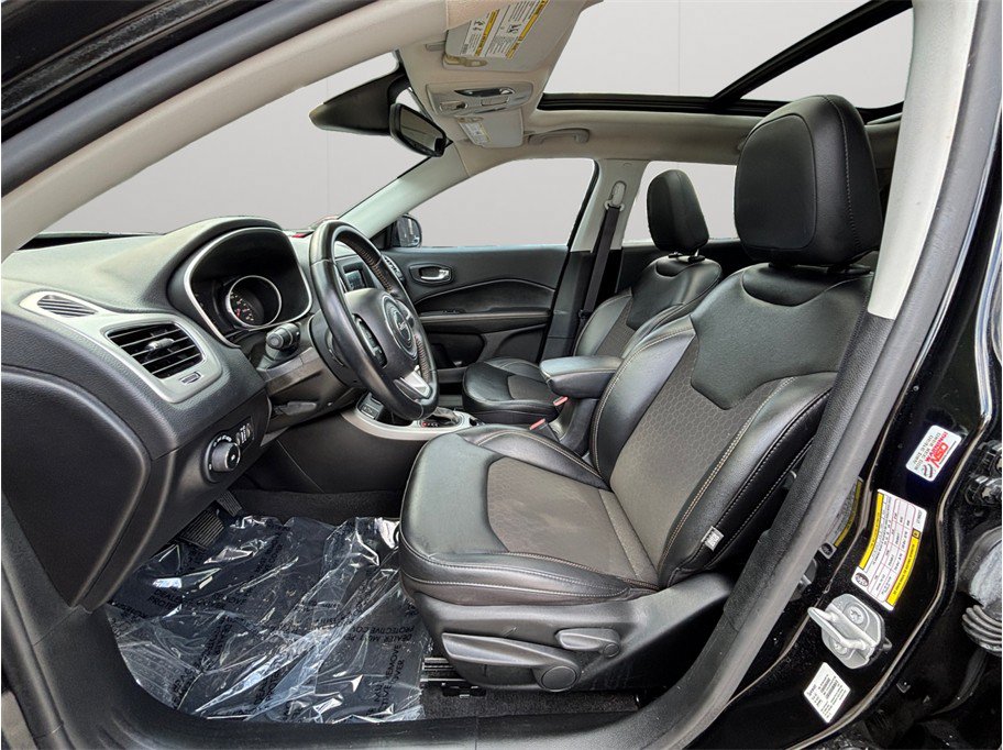 Used 2020 Jeep Compass Latitude w/ Popular Equipment Group FWD image 2