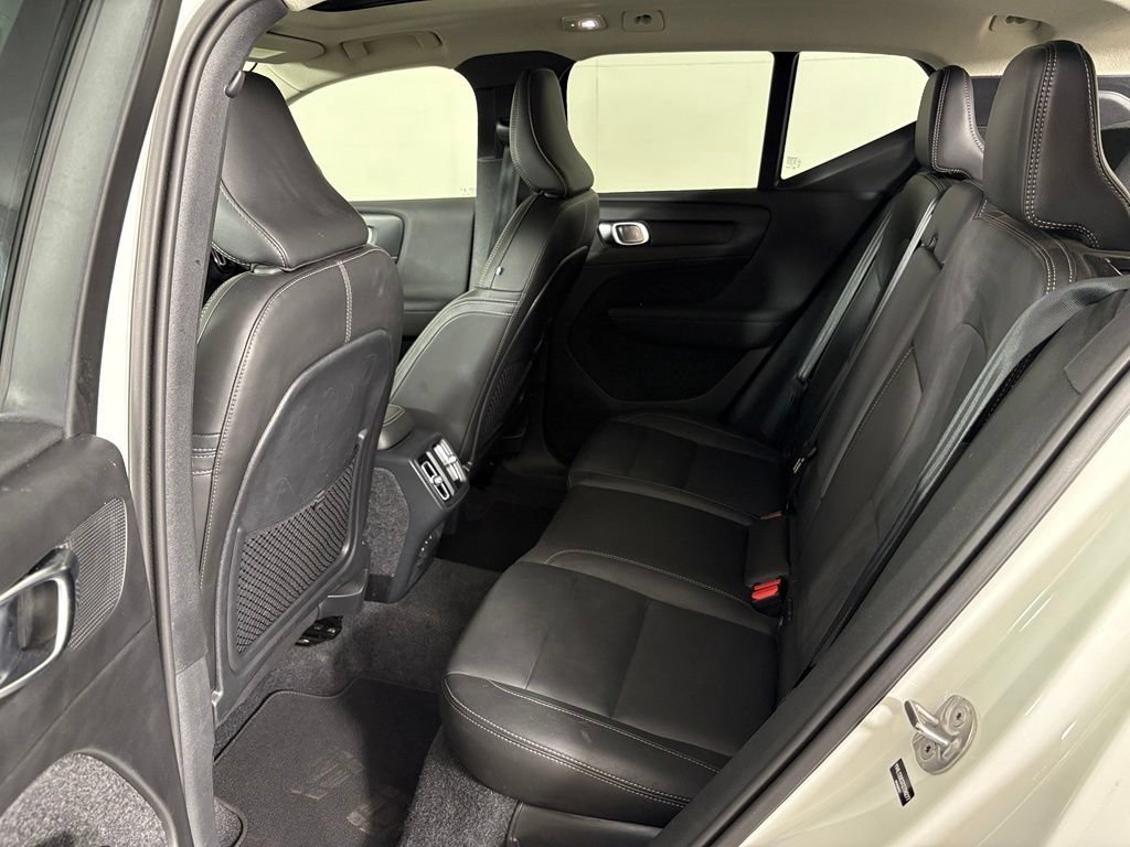 Used 2026 Volvo XC40 B5 Plus AWD/4WD image 37