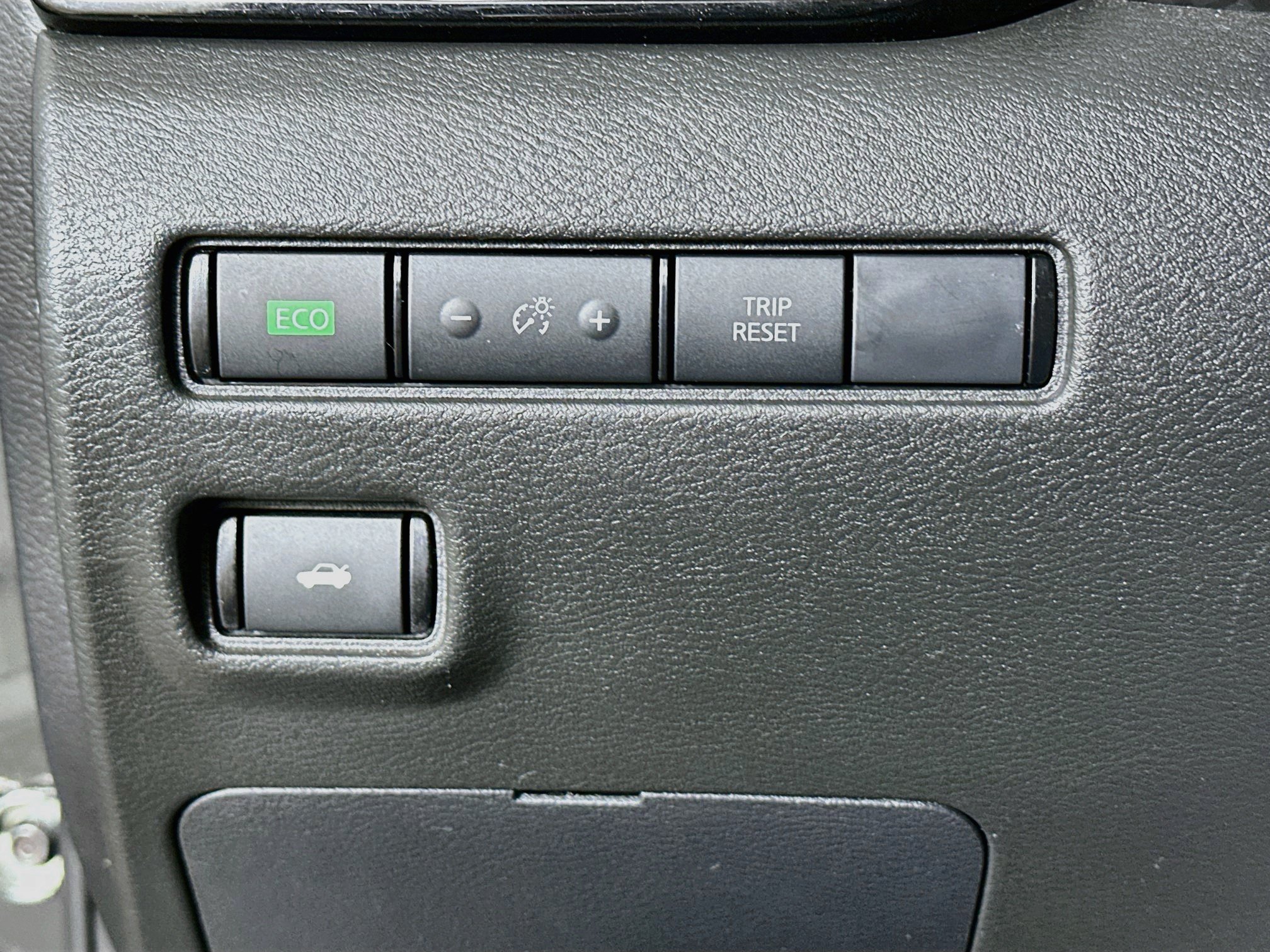 Used 2025 Nissan Sentra SV FWD image 17