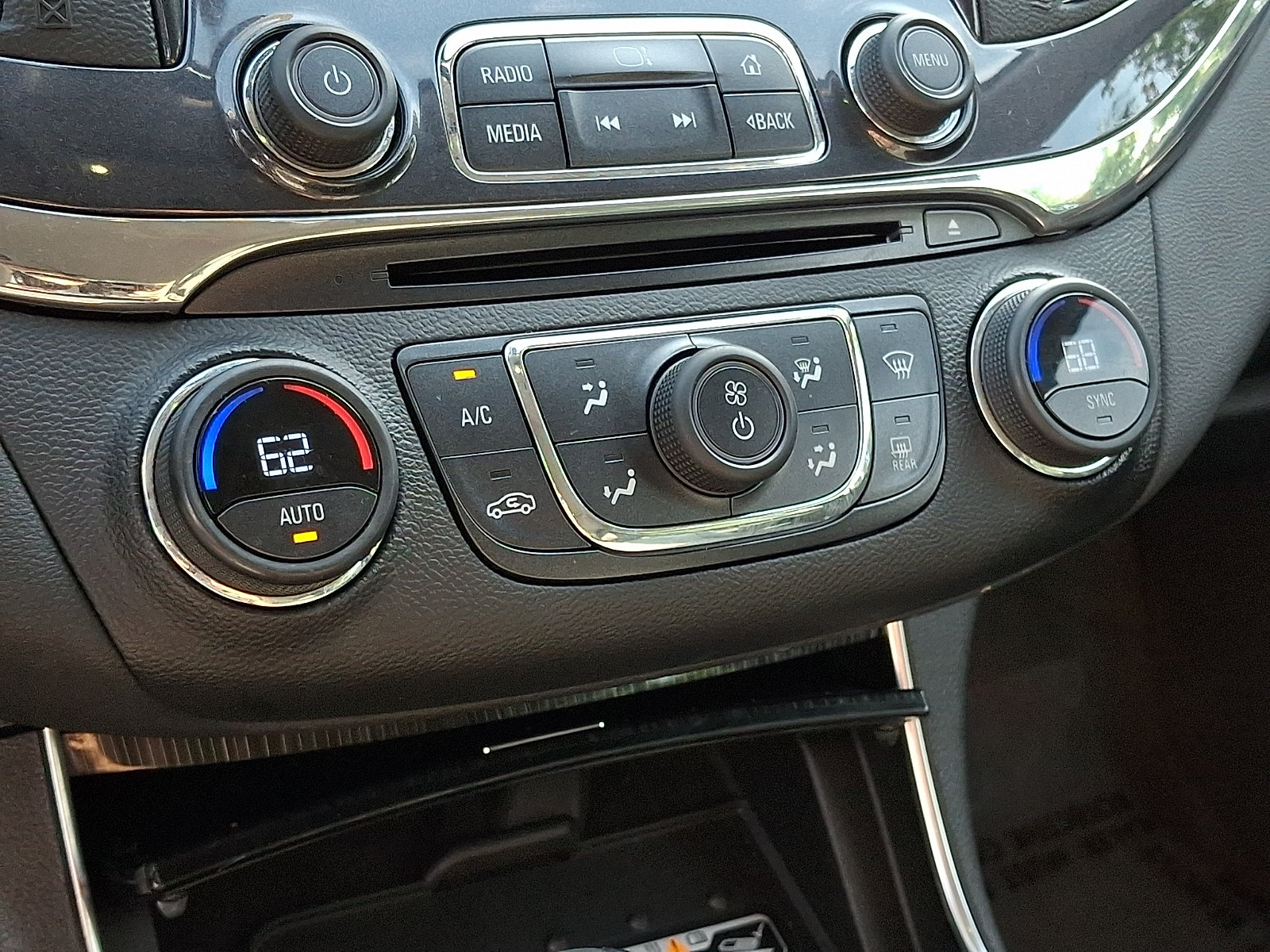 Used 2018 Chevrolet Impala Premier FWD image 16