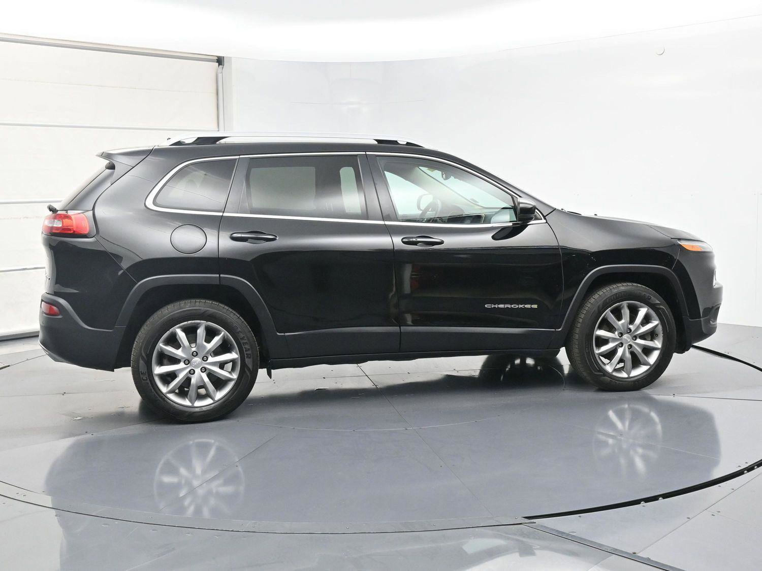 Used 2018 Jeep Cherokee Limited image 22