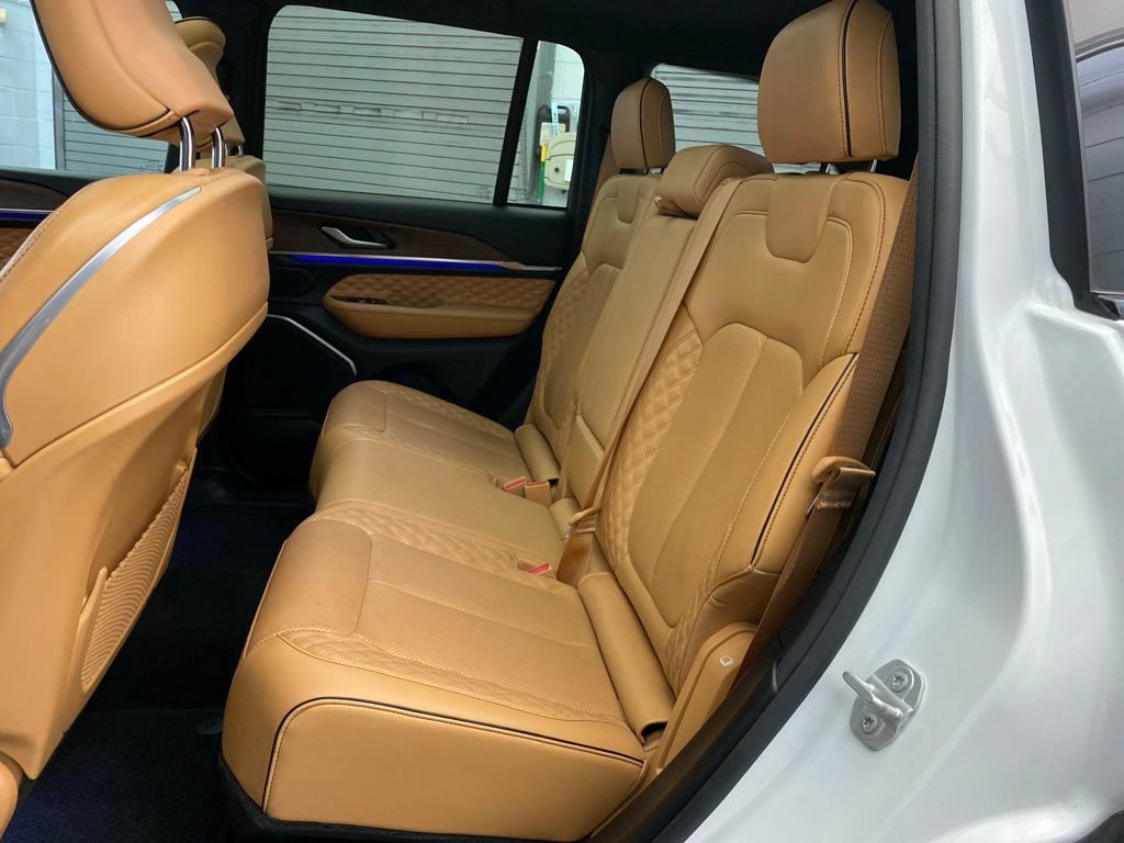 Used 2023 Jeep Grand Cherokee Summit w/ Adv Protech Group IV AWD/4WD image 27