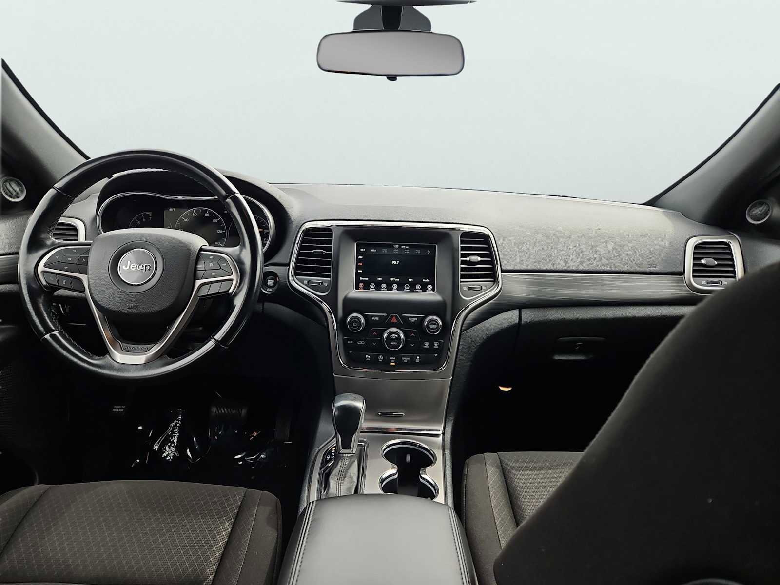 Used 2020 Jeep Grand Cherokee Laredo AWD/4WD image 12