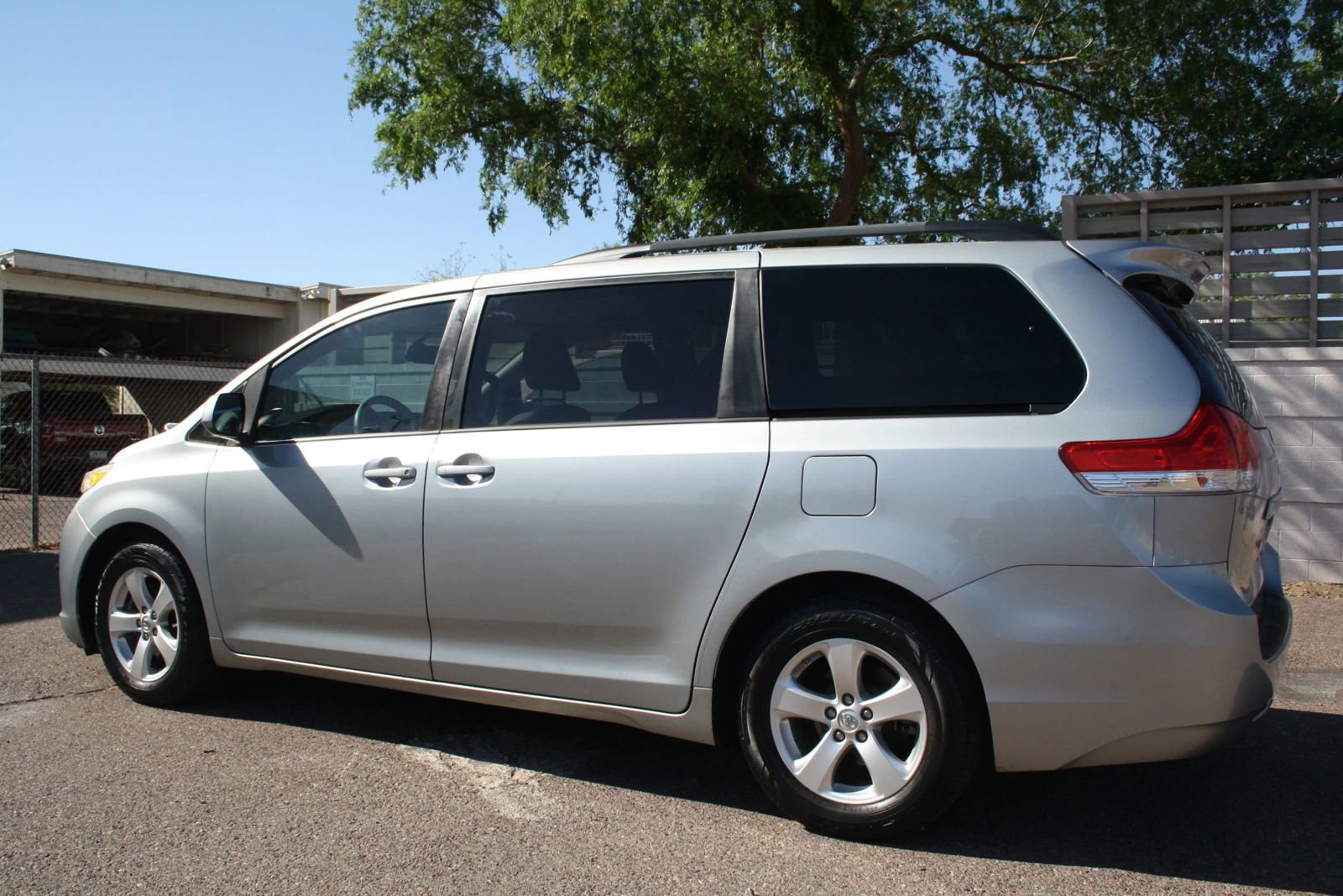 Used 2014 Toyota Sienna LE FWD image 27