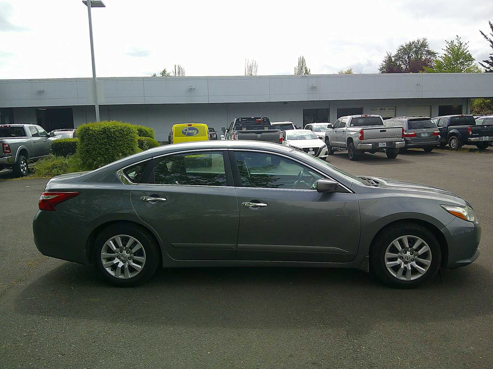 Used 2017 Nissan Altima 2.5 S w/ Power Driver Seat Package FWD image 6