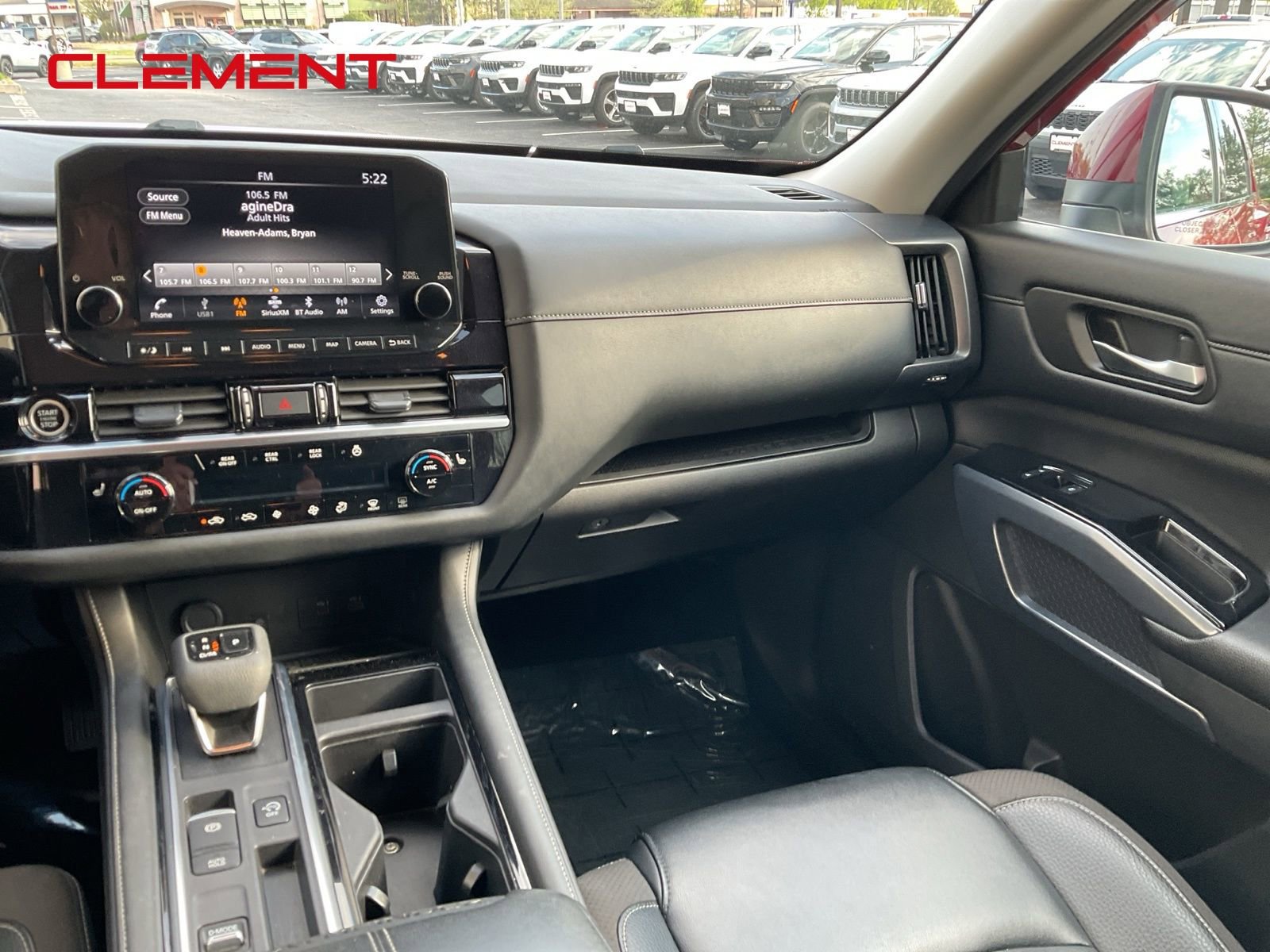 Used 2024 Nissan Pathfinder SL FWD image 18