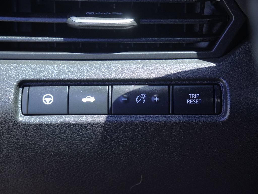 Used 2023 Nissan Altima 2.0 SR FWD image 13