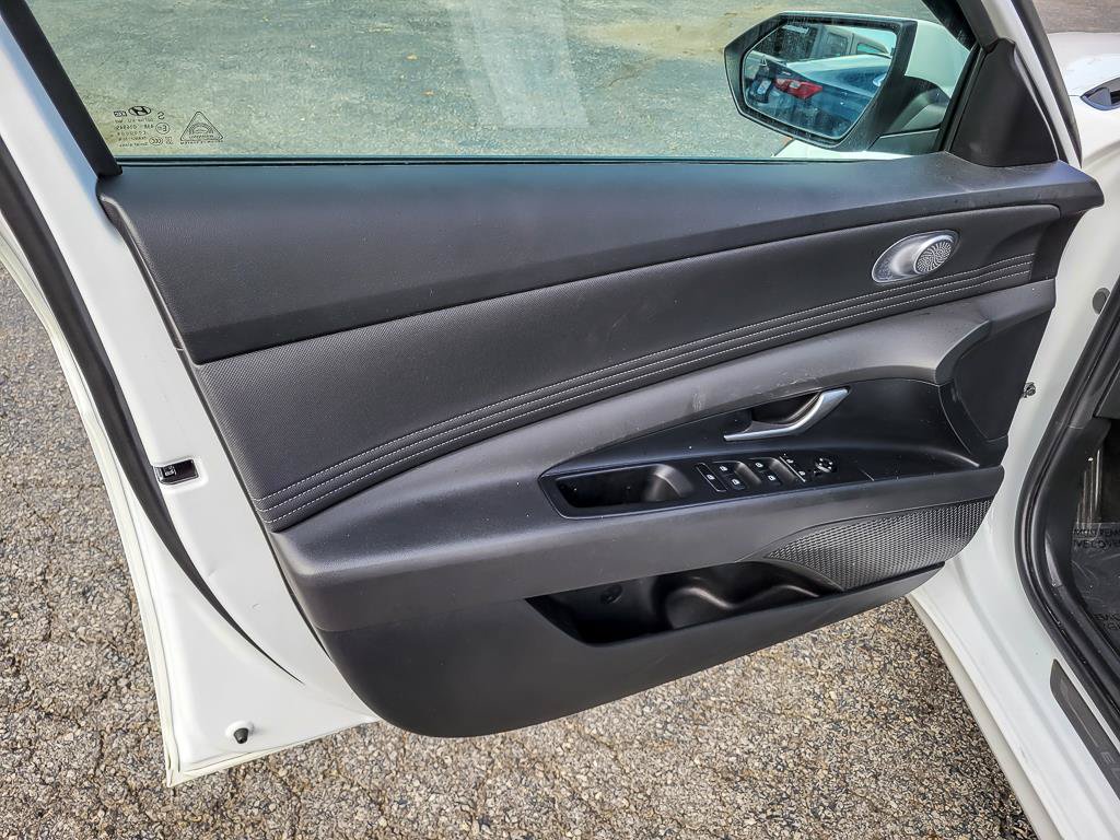 Used 2025 Hyundai Elantra SEL FWD image 25