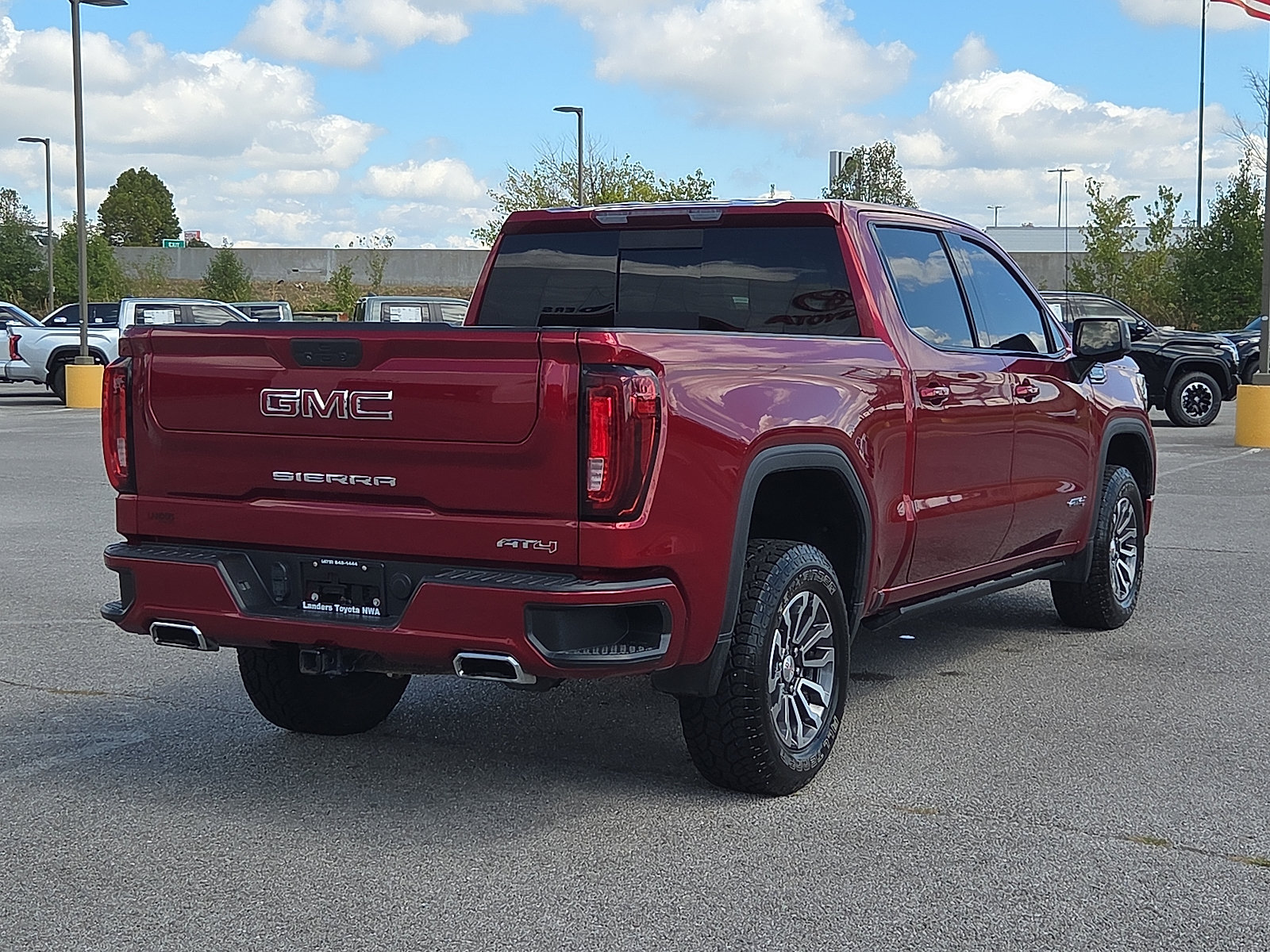 Used 2021 GMC Sierra 1500 AT4 w/ AT4 Preferred Package AWD/4WD image 5