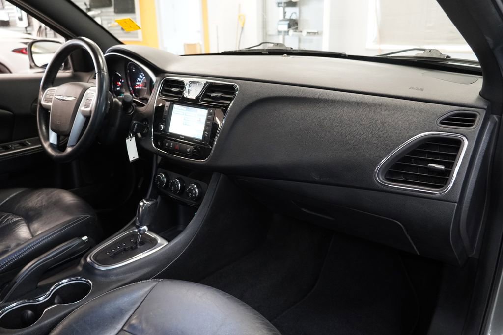 Used 2012 Chrysler 200 Limited FWD image 35