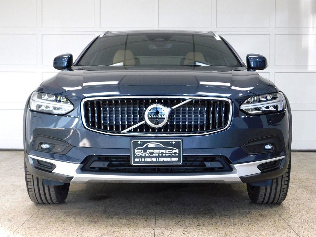 Used 2026 Volvo V90 B6 Cross Country Ultra image 2
