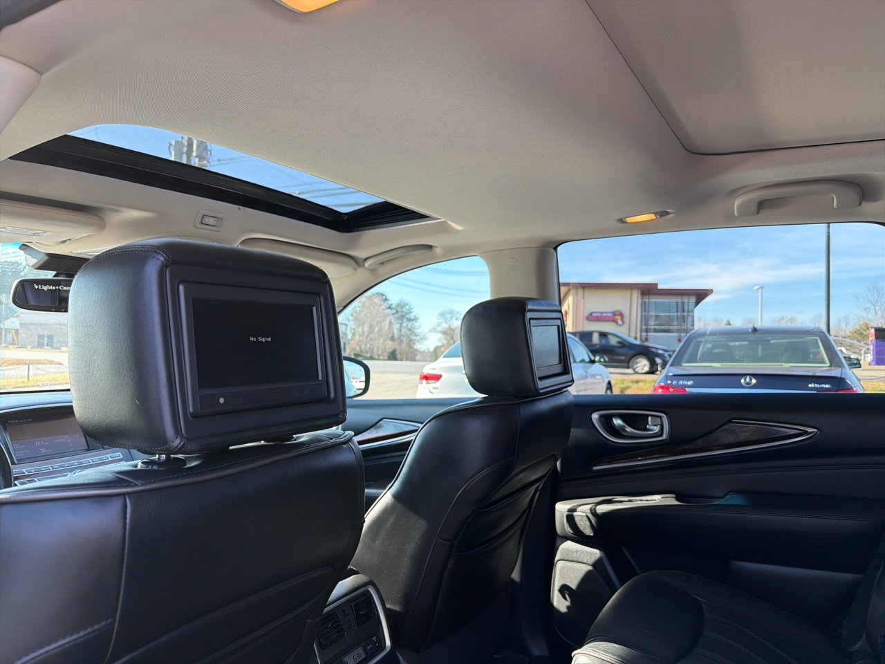 Used 2015 INFINITI QX60 FWD w/ Deluxe Touring Package image 18